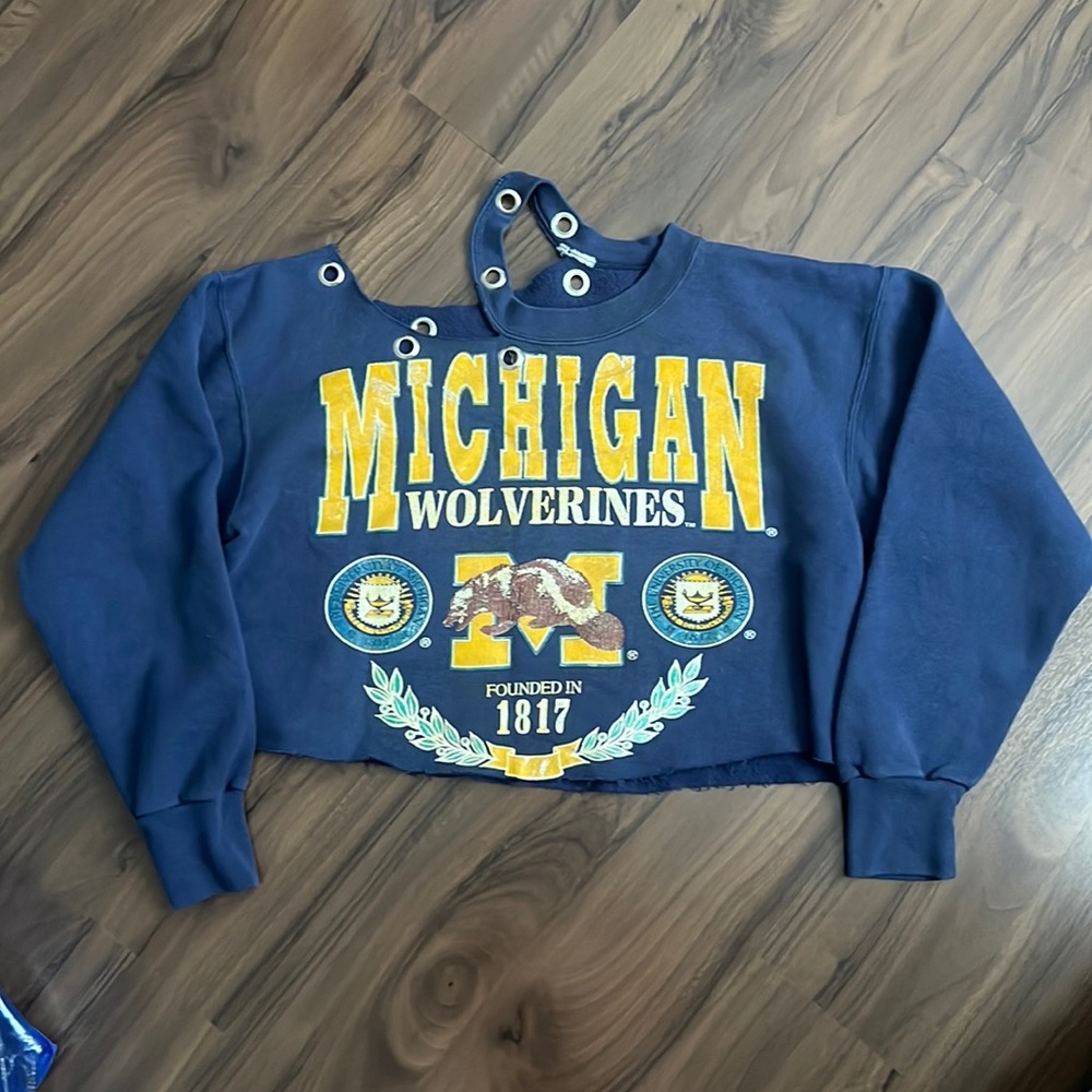 VINTAGE UNIVERSITY OF MICHIGAN SWEATSHIRT